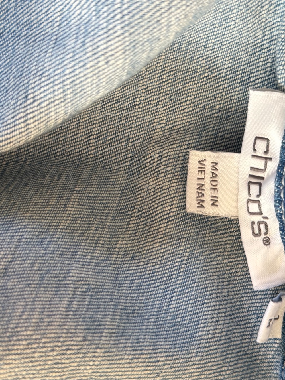 Chico’s Light Wash Denim Jacket Raw Hem Stretch Button Front Size 1 - Picture 6 of 6
